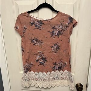 Rewind Floral Lace Hem Short Sleeve Top - Pink